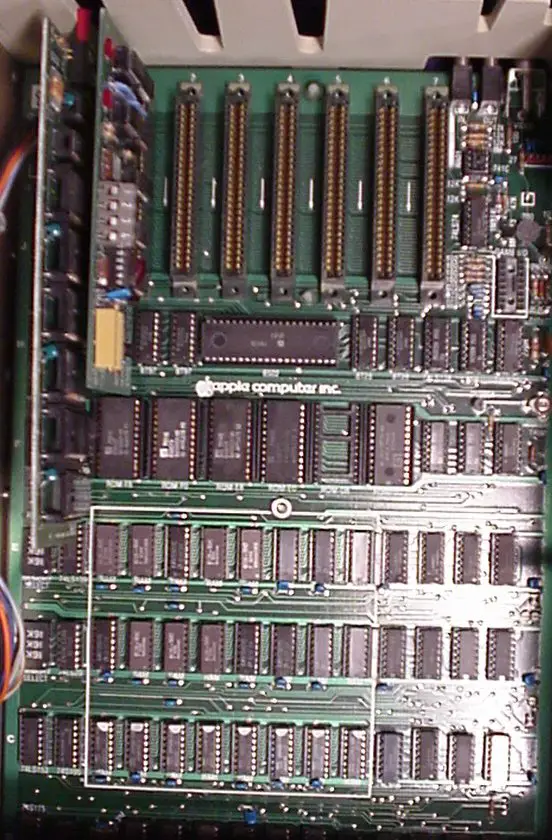 The image “http://www.obsoletecomputermuseum.org/apple2/system_board.jpg” cannot be displayed, because it contains errors.